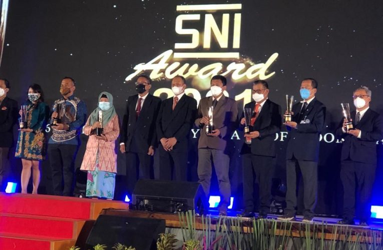Bareng Tujuh Universitas Lain, UNY Raih Kategori Perak SNI Award 2021