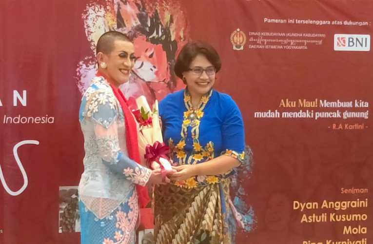 Peringati Hari Kartini, Grand Ambarrukmo Yogyakarta Gelar Pameran Seni Rupa  