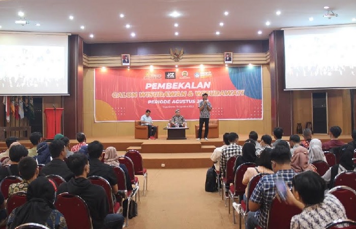 Calon Wisudawan UJB Yogyakarta Dibekali Pengetahuan dan Inovasi agar Menangkan Persaingan  