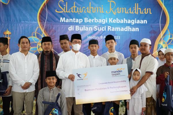 Bank Mandiri Taspen Bagikan 1000 Paket Sembako untuk Nasabah Pensiunan di Medan